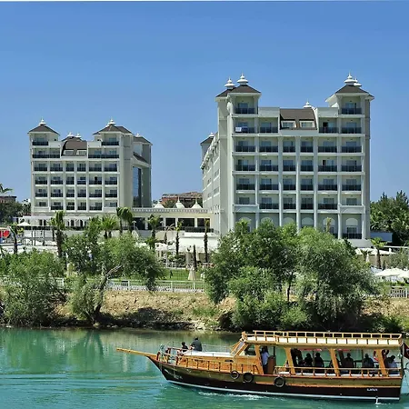 & River & Üdülőközpont