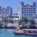 & River & Θέρετρο 5*
